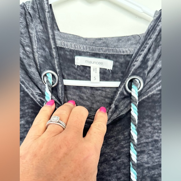 Maurice’s Lightweight Tri-Color Hoodie - Picture 2 of 3